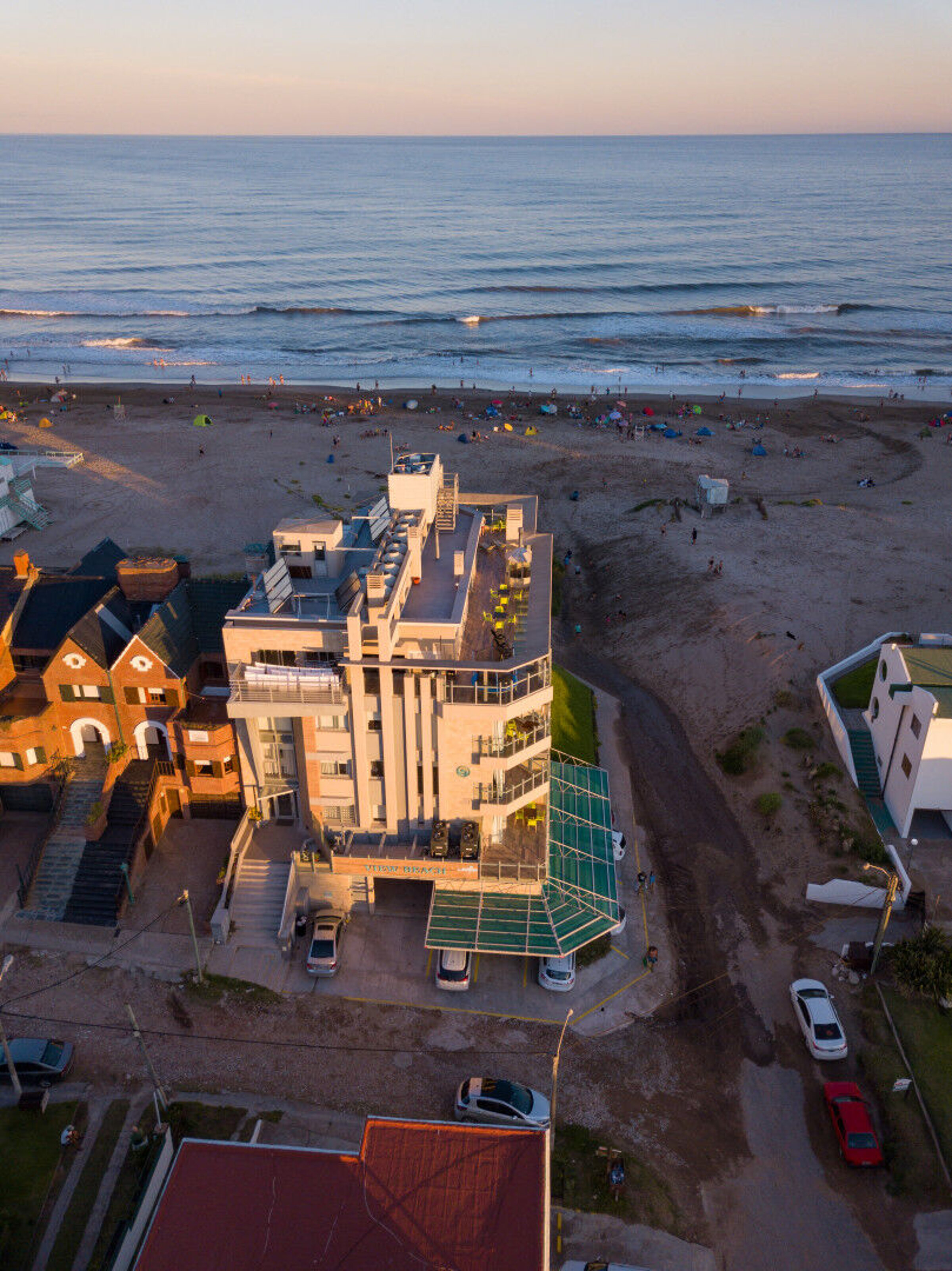Apart Viewbeach al atardecer, vista aérea